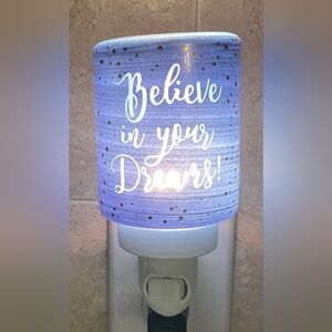 New Scentsy  “Believe In Your Dreams” Wax Warmer Plug in Light​​​​